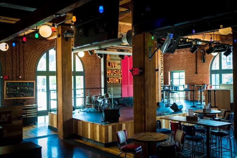Tin Roof: St. Louis
