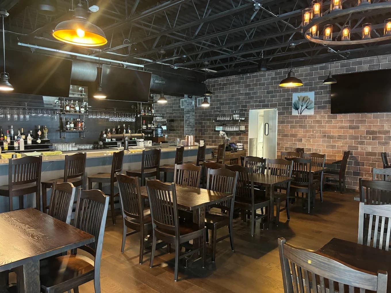 Topside Tavern - American Restaurant & Bar