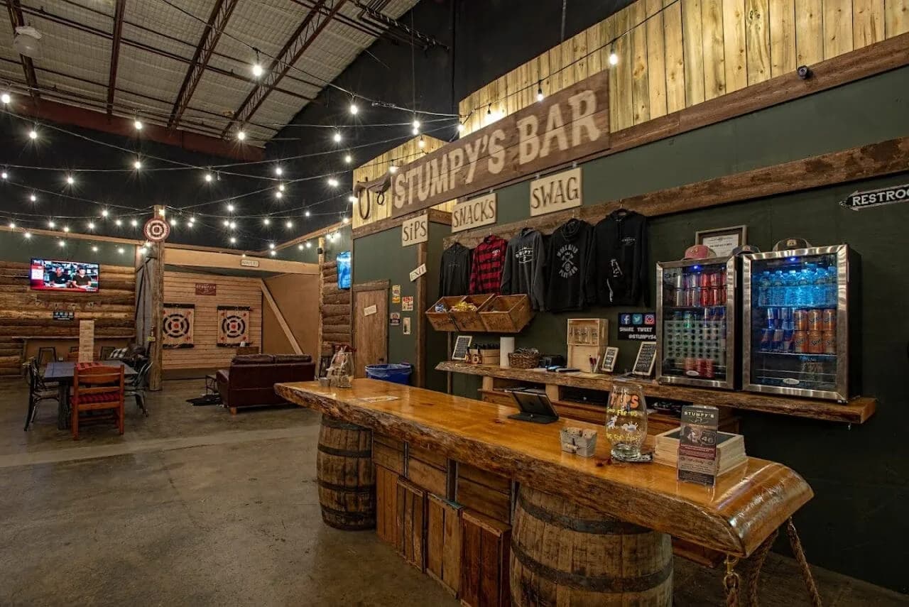 Stumpy's Hatchet House Fairfield - Axe Throwing