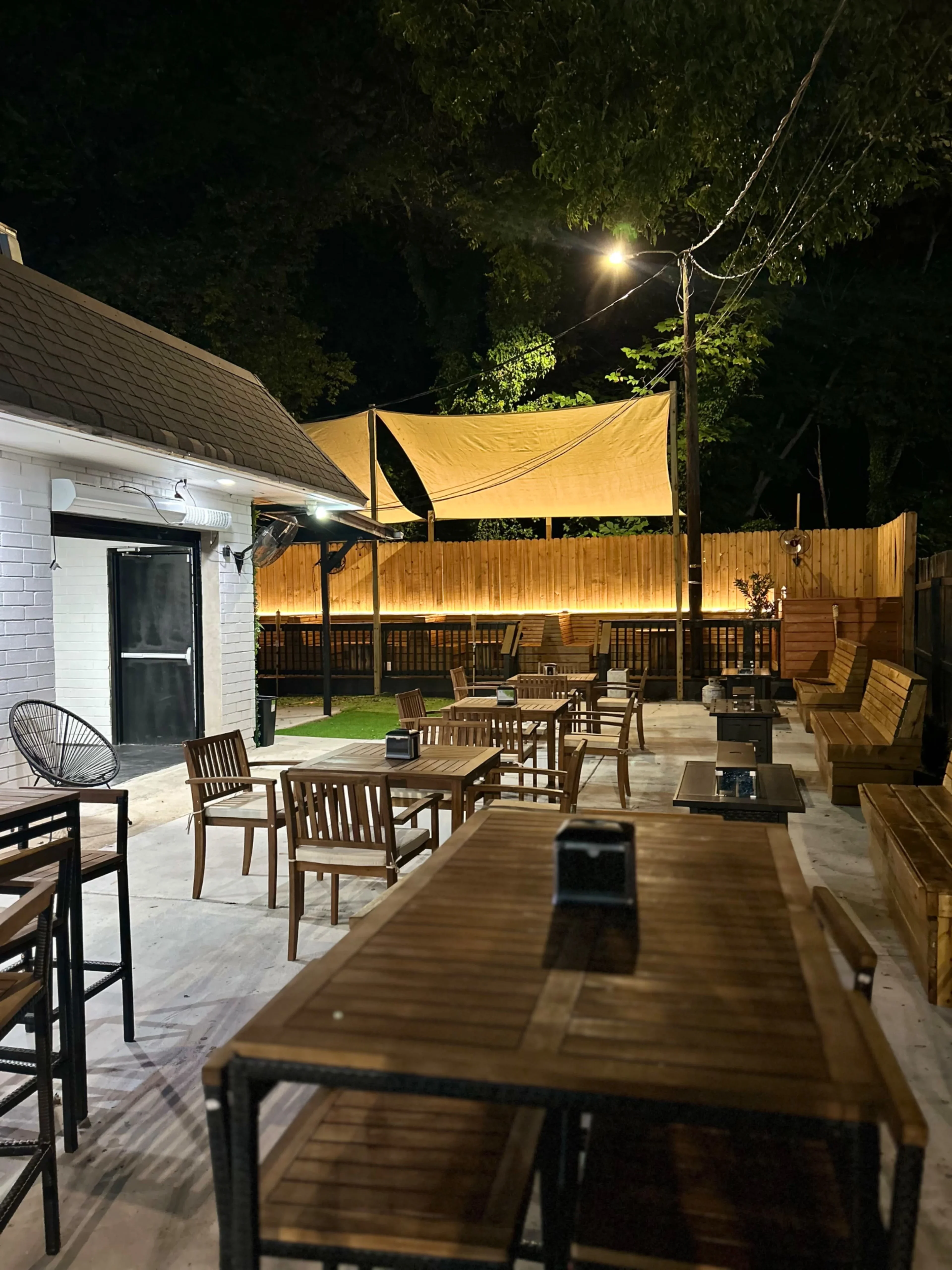 The Garden Bar & Lounge