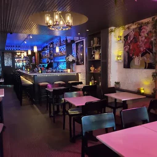Aura Bar & Kitchen
