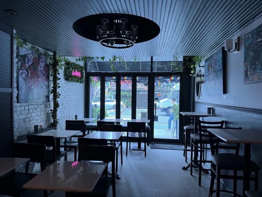 Aura Bar & Kitchen