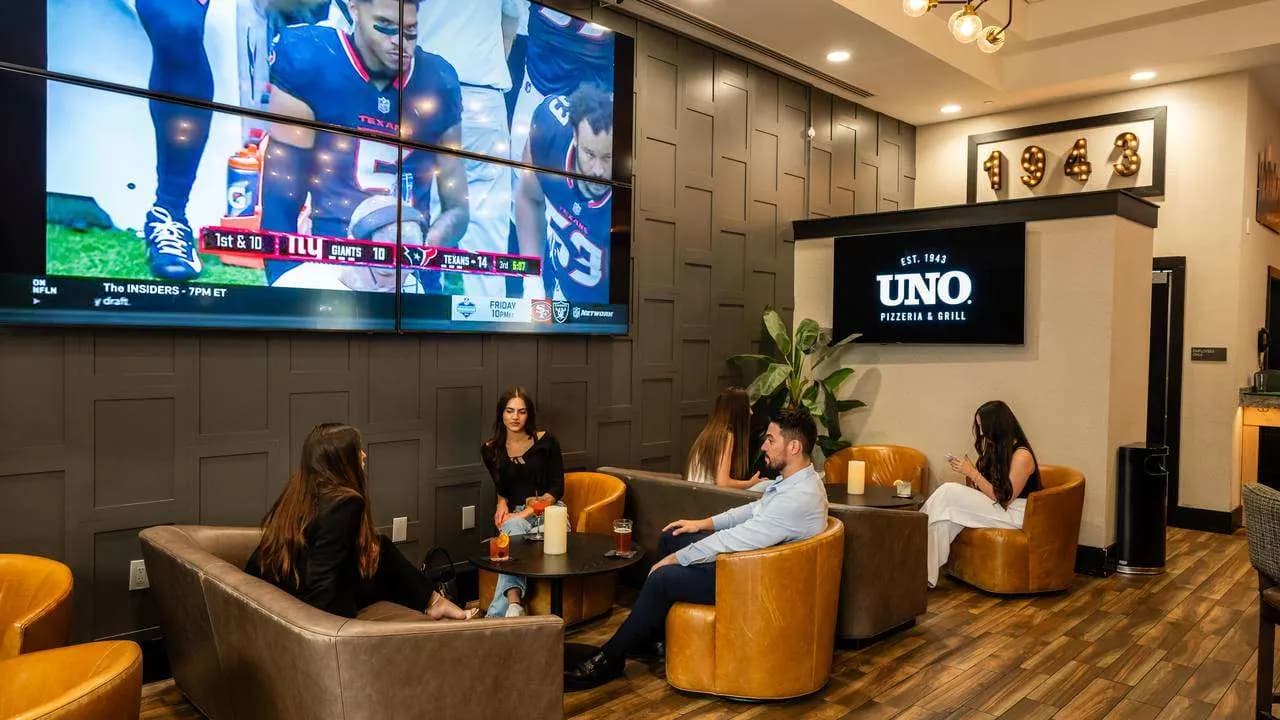 UNO Pizzeria & Grill: Farmington Hills